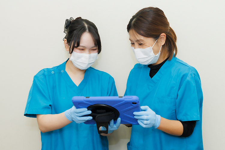 むつデンタルクリニック 大府市 スタッフ同士の仲も良く、切磋琢磨している