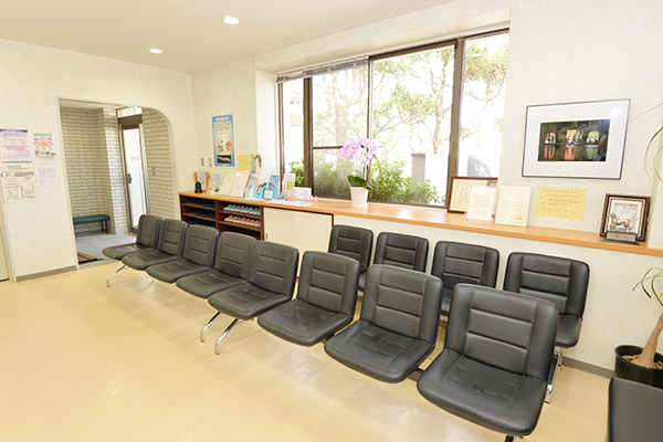 広辻眼科 宝塚市 リラックスできる雰囲気の待合室
