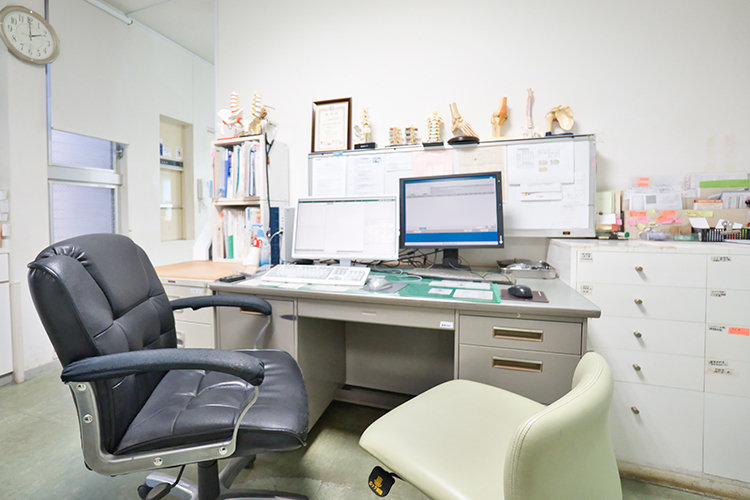 長嶋整形外科 大東市 模型や画像を使い、専門用語を使用せずわかりやすく説明