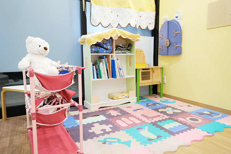 ファミリアデンタルクリニック深谷 深谷市 キッズコーナーを設け、平日午前は保育士が在籍