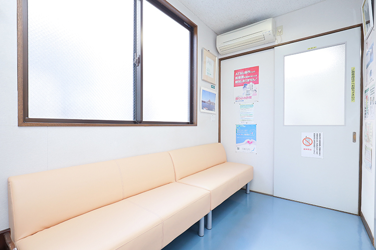 小野歯科医院 台東区 小野院長は口腔外科領域の治療を得意としている