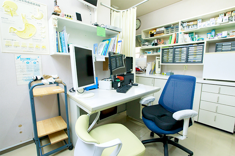 倉田医院 八王子市 診察室。会話を重視した診療方針を重視している