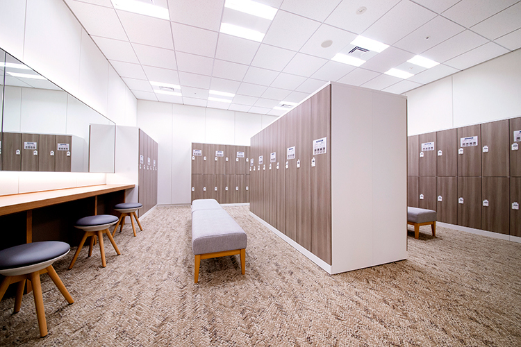 MYメディカルクリニック横浜みなとみらい 横浜市西区 広くて開放感のあるロッカールーム