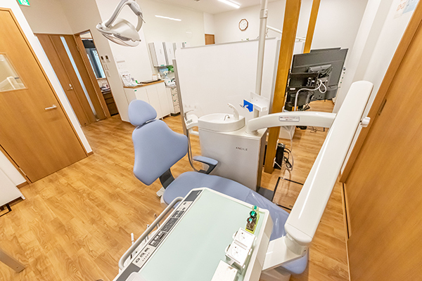 かごはら駅前歯科クリニック 熊谷市 圧迫感なく、プライバシーにも配慮された半個室のユニット