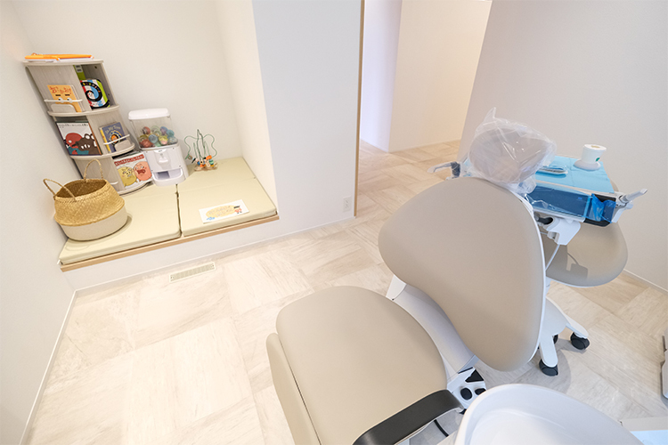 かげちかデンタルクリニック 春日市 子連れでも安心のキッズスペースつきユニット