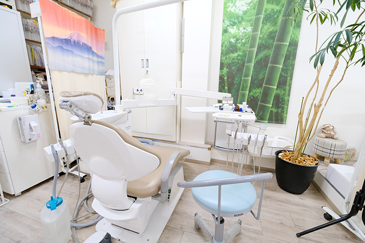 しままたのさと歯科 葛飾区 木目調の温かな雰囲気の院内