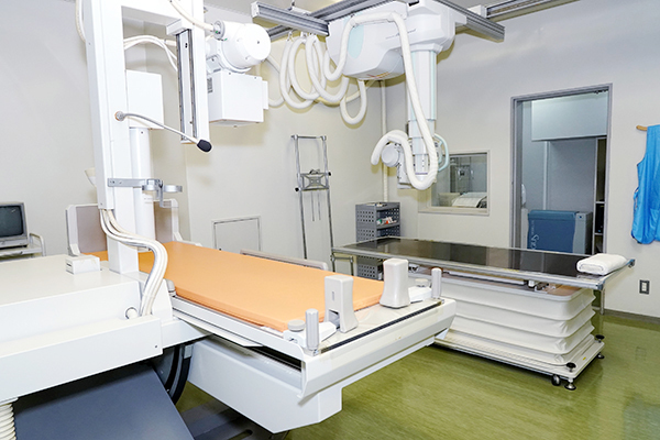 荘司外科 伊丹市 広々としたレントゲン室