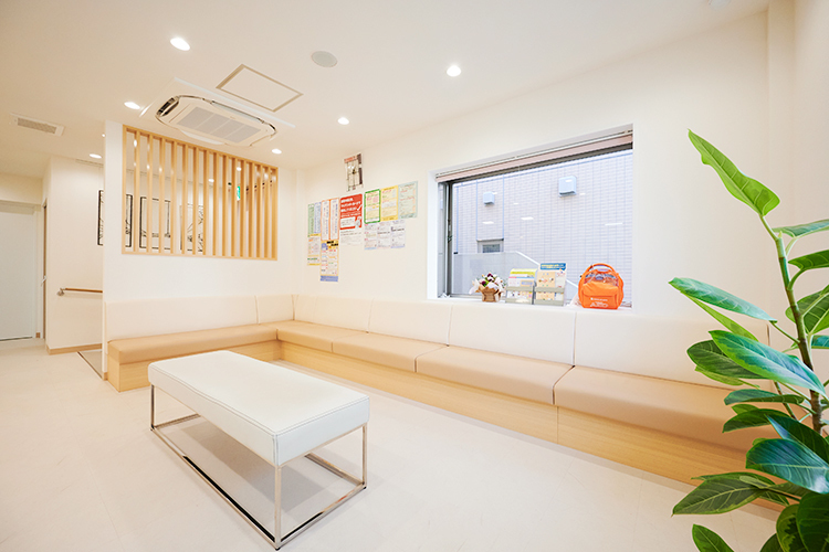 神楽坂岡田診療所 新宿区 2025年にリニューアルを行い、一層温かみのある院内に