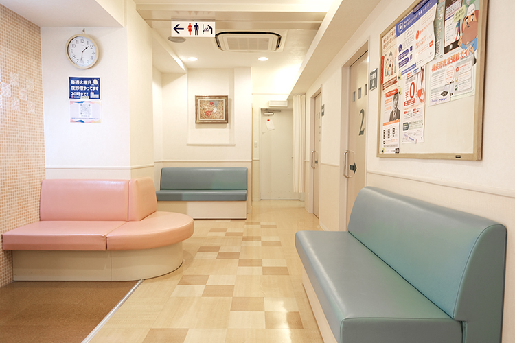 福田医院 横浜市港北区 広くゆったりとした待合室