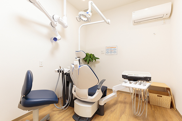 おのえ歯科医院 神戸市東灘区 患者の緊張がほぐれるよう、笑顔を引き出す診療を心がける
