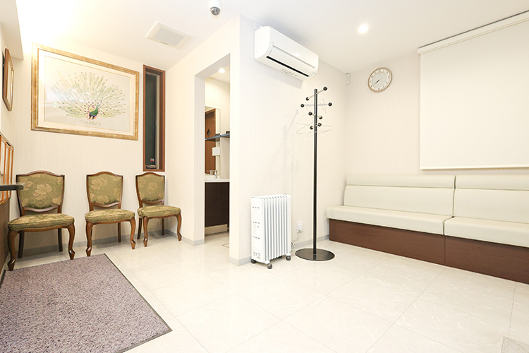 小宮歯科医院 船橋市 温かみのある院内は治療の不安を取り除いてくれる