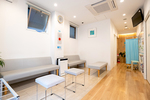 蒲田いだ耳鼻咽喉科 大田区 清潔感のある開放的な待合室