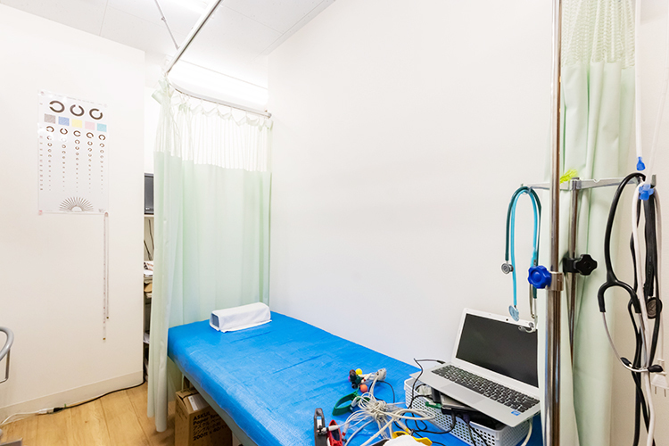 オアシス愛生クリニック 和光市 診療室とは別に、処置室が用意されている