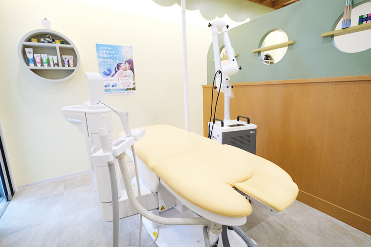 石井こどもの歯科 横浜市磯子区 フルフラットが可能な子ども用のユニット
