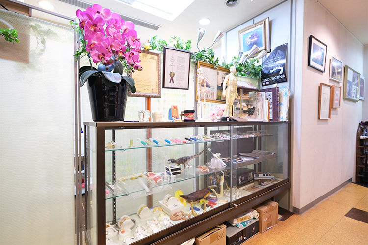 歯科室 青山 中央区 セルフケアを重視し、カスタム歯ブラシの開発に取り組む