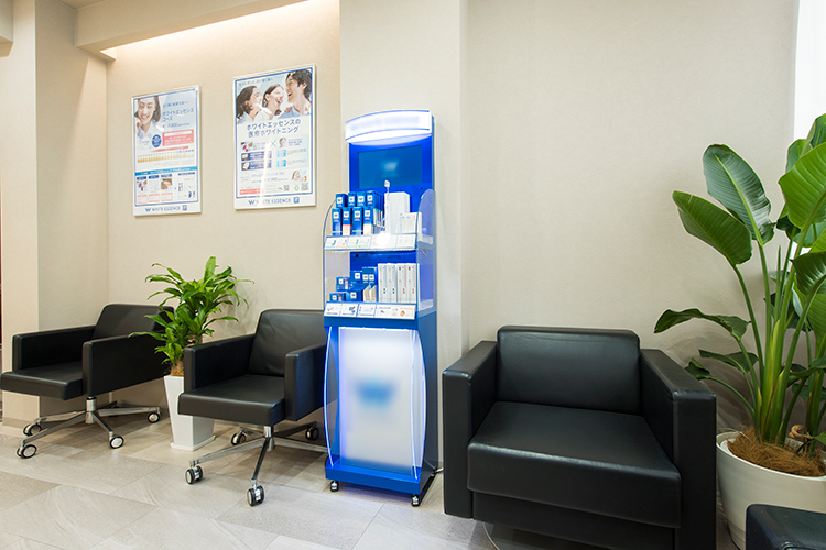 プレミアデンタル広島 広島市中区 院内は明るい雰囲気で保たれており、過ごしやすい空間に