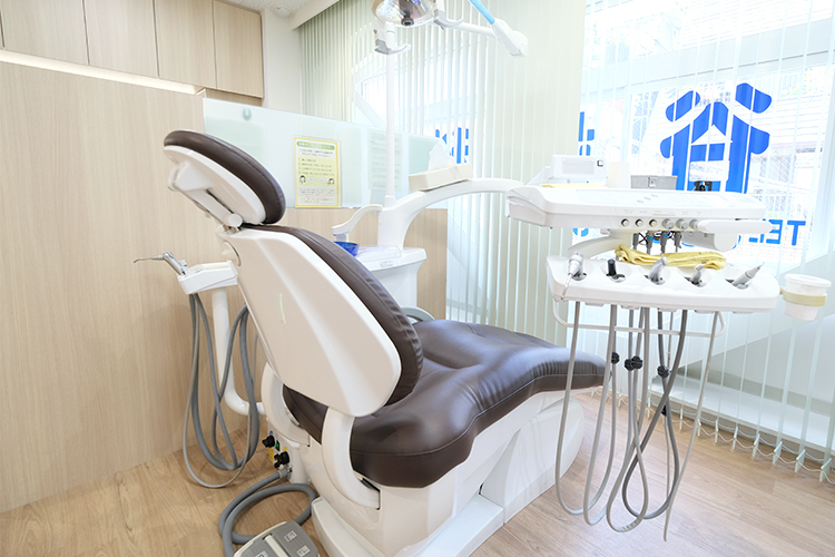 四谷歯科 新宿区 プライバシーにも配慮された仕切りのあるユニット