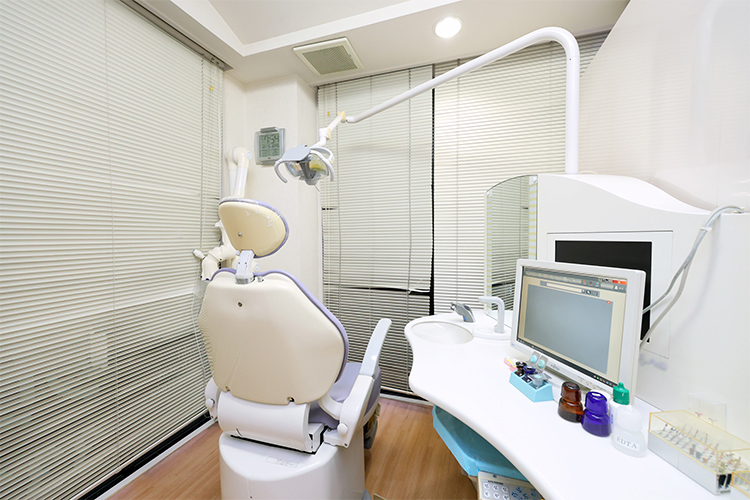 石歯科クリニック 神戸市中央区 先生はそれぞれの専門性を生かした総合的な治療を提供