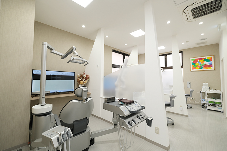 いかわデンタルクリニック豊田 日野市 個室のユニットは清潔に保たれている