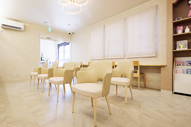 つくばレディースライフクリニック つくば市 緊張を感じやすい婦人科受診でも、リラックスして過ごせる待合室