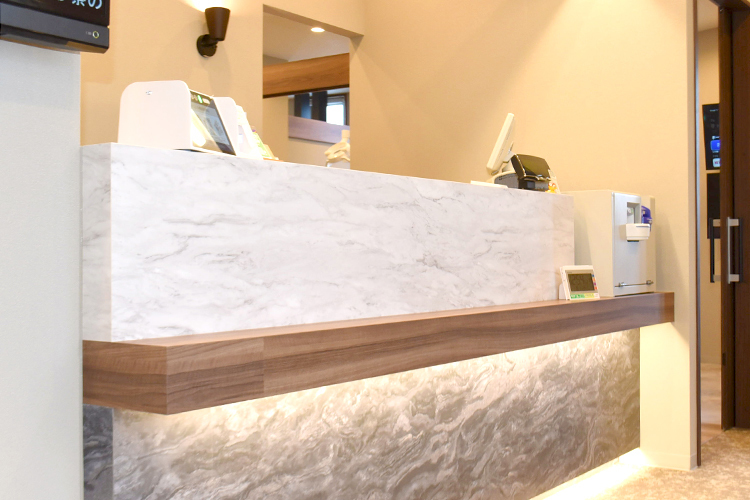 西大寺こじか歯科診療所 奈良市 明るく落ち着いた雰囲気の受付