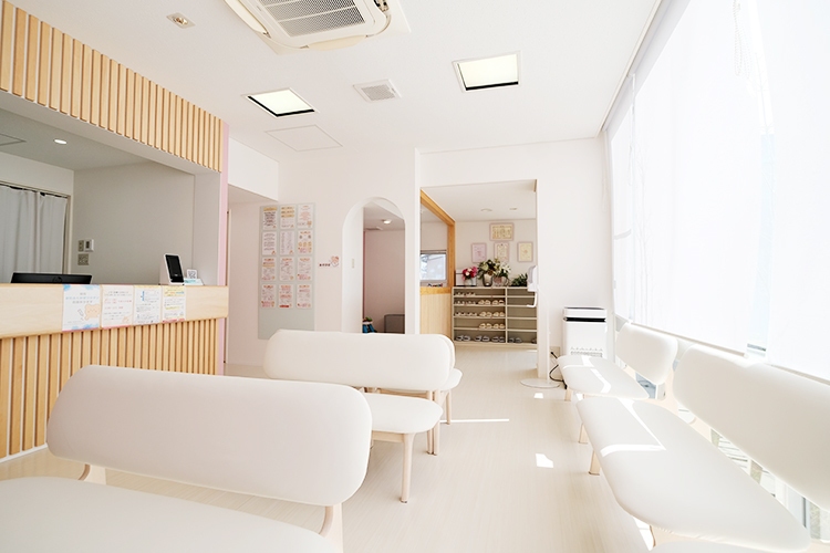 hugくむこどもクリニック 岐阜市 院長含めスタッフ全員子育て中の女性でママに寄り添う診療を行う