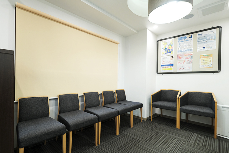 たかはら歯科医院 八尾市 落ち着いて過ごせる清潔な待合室