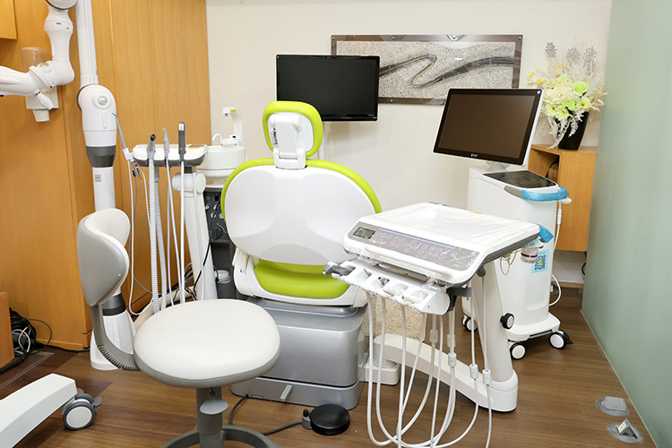 曽根あらい歯科医院 豊中市 患者の不安を取り除くためにも、対話を大切にしている