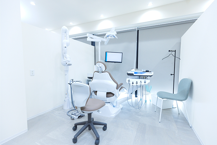 あざみ野長谷川歯科矯正歯科 横浜市青葉区 半個室の診療スペースは、ベビーカーがそのまま入れる広さに