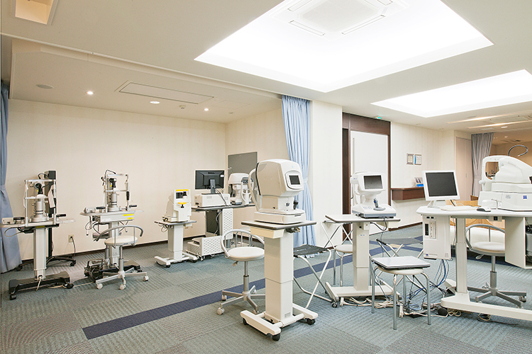 大宮七里眼科 さいたま市見沼区 多焦点眼内レンズやレーザーを用いた白内障手術などにも対応