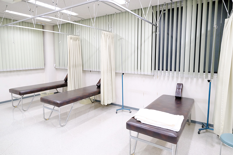 野村クリニック 海津市 処置室。点滴やワクチン接種を行う