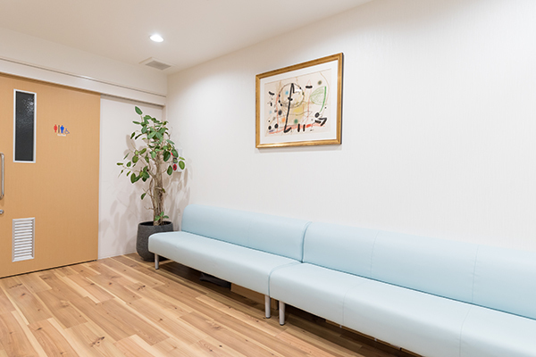 阿部クリニック 大阪市淀川区 待合室では集団治療を行うことも