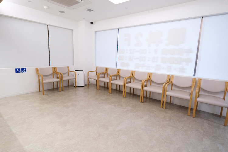 とやま眼科クリニック 尼崎市 院内は、白を基調としており清潔感あふれる雰囲気