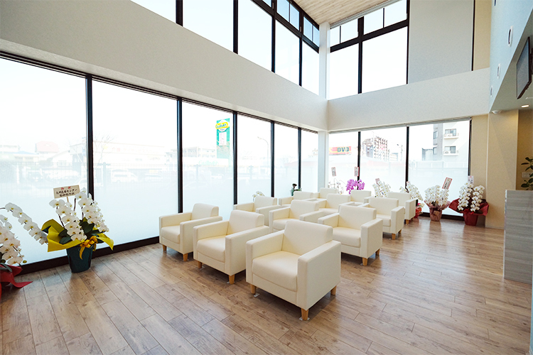 さわらクリニック  福岡市早良区 天井が高く、開放感のある待合