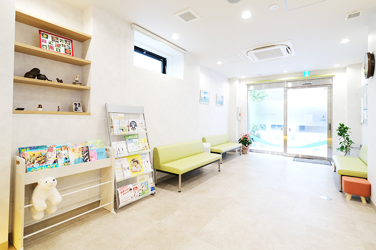 梶原内科クリニック 世田谷区 やわらかな色味で統一された落ち着いた空間