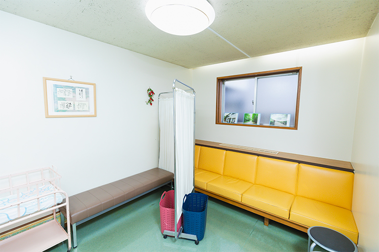 岡田小児科クリニック 新宿区 待ち時間も快適に過ごせるよう、院内は常に清潔に保たれている
