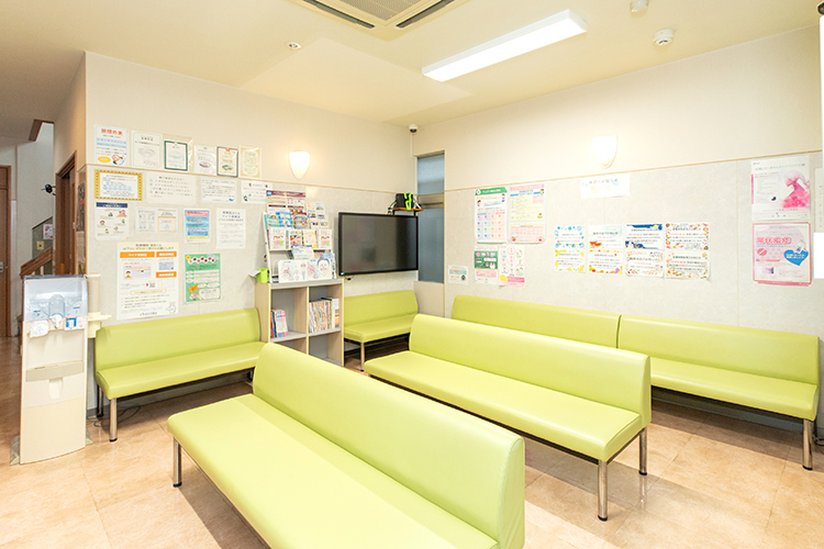 金子耳鼻咽喉科クリニック 宇都宮市 広々とした待合室