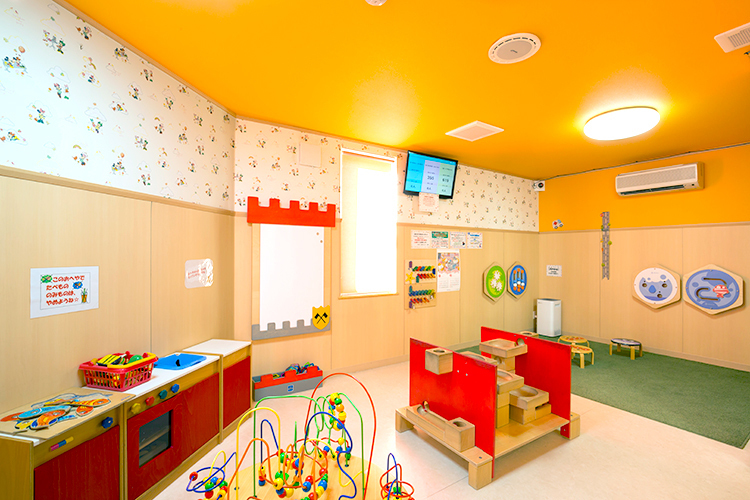 たけだ皮膚科スキンケアクリニック 札幌市厚別区 おもちゃがたくさんあるキッズルームではDVD鑑賞もできる