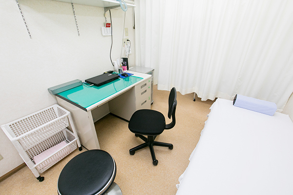 すぎたクリニック 茨木市 幅広い年代の患者に寄り添い、信頼関係を大切に診療に臨む