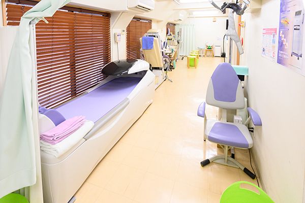 わたなべ医院 江戸川区 3階にはスペースの広いリハビリ室を備える
