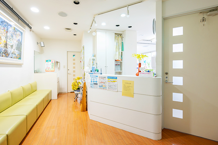 あべなおこ歯科クリニック 福岡市東区 清潔感のある明るい雰囲気の院内