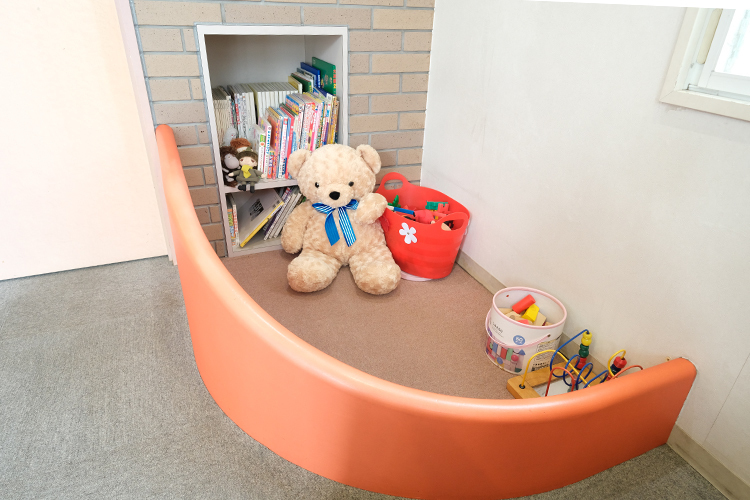 医療法人 奥村歯科医院 福岡市南区 キッズスペースも備えており、小さな子どもの受診も多い