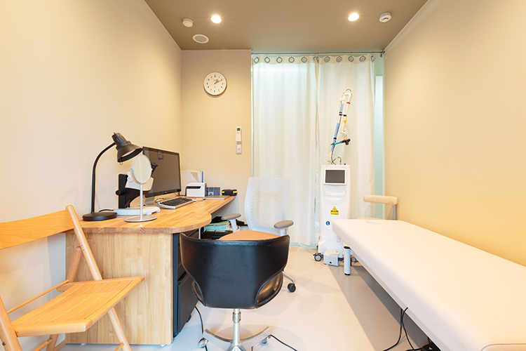 御影こども形成外科 神戸市東灘区 天然木のぬくもりあふれる落ち着いた空間