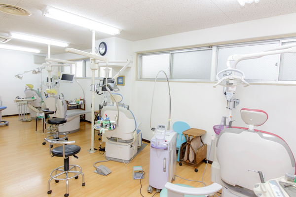 田中歯科医院 吹田市 平日は20時まで、土曜日も18時まで診察を行っている