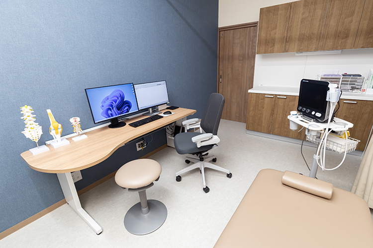 にしぎふ整形外科リハビリクリニック 岐阜市 リラックスして検査や診察が受けられる診察室