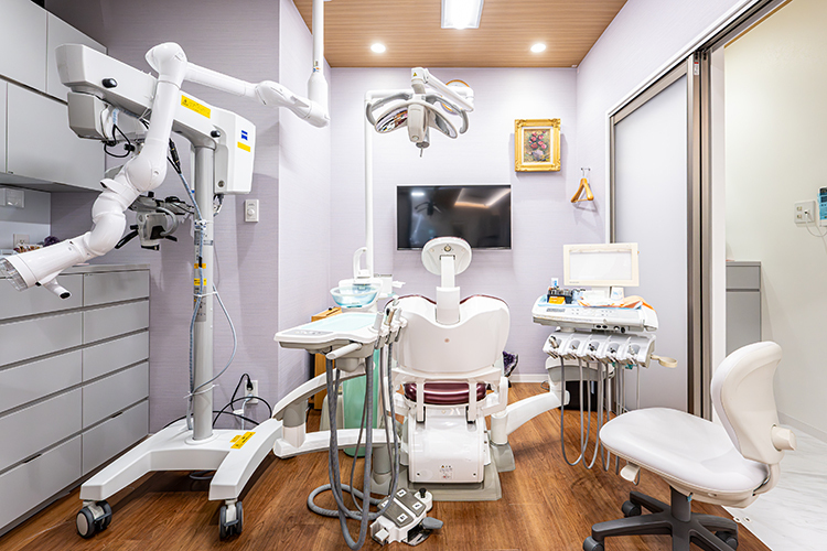 むらつ歯科クリニック 福岡市博多区 マイクロスコープを使い精密な検査を行う