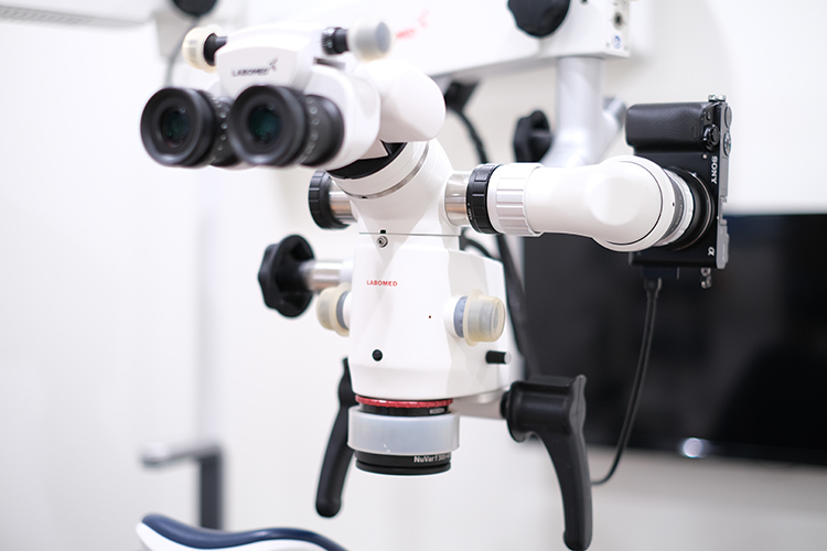 新御徒町やまぐち歯科医院 台東区 より精密な治療のため、マイクロスコープなどの機器も導入