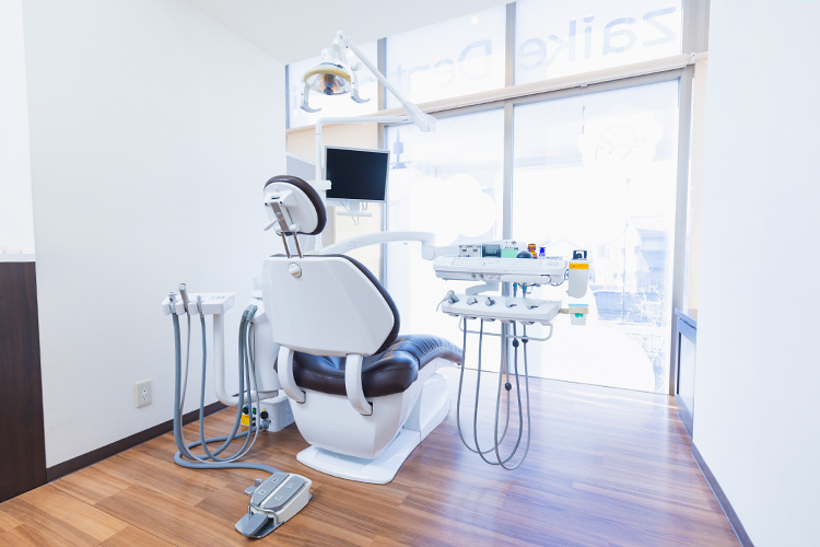 谷在家歯科医院 足立区 患者の不安に寄り添い、対等なコミュニケーションを重視