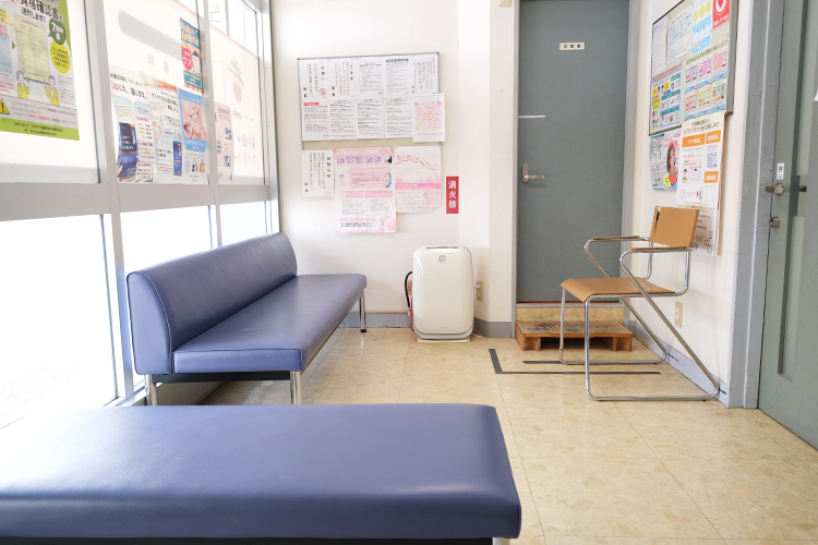 善行団地ファミリー歯科 藤沢市 落ち着いた雰囲気の待合室