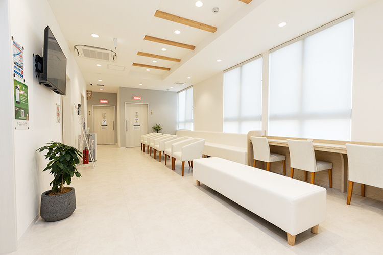 アスレティックス整形外科肩膝スポーツクリニック 八尾市 バリアフリー設計を採用しているため、車いすでの移動も可能